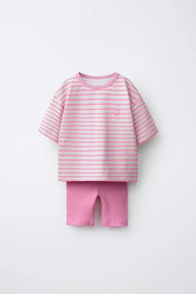 ENSEMBLE T-SHIRT RAYÉ ET LEGGING DE CYCLISTE