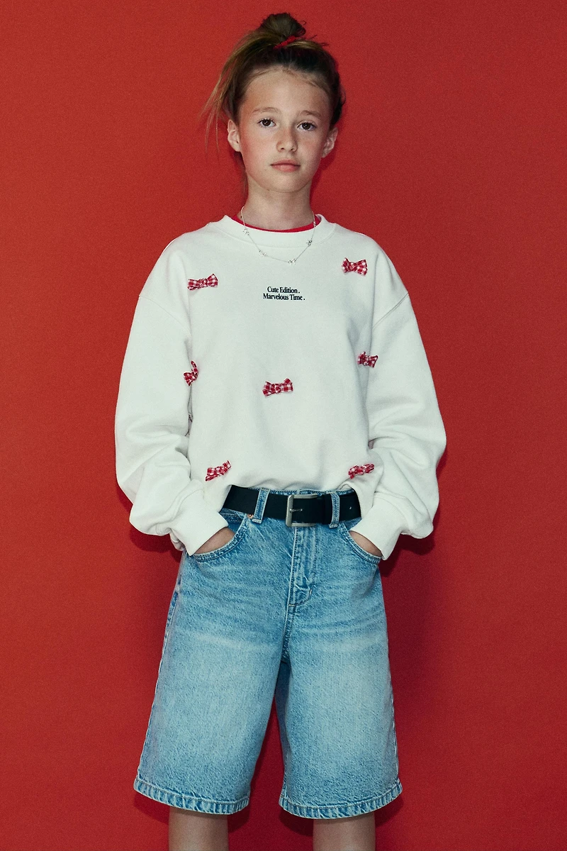 TEXT AND BOWS SWEATSHIRT