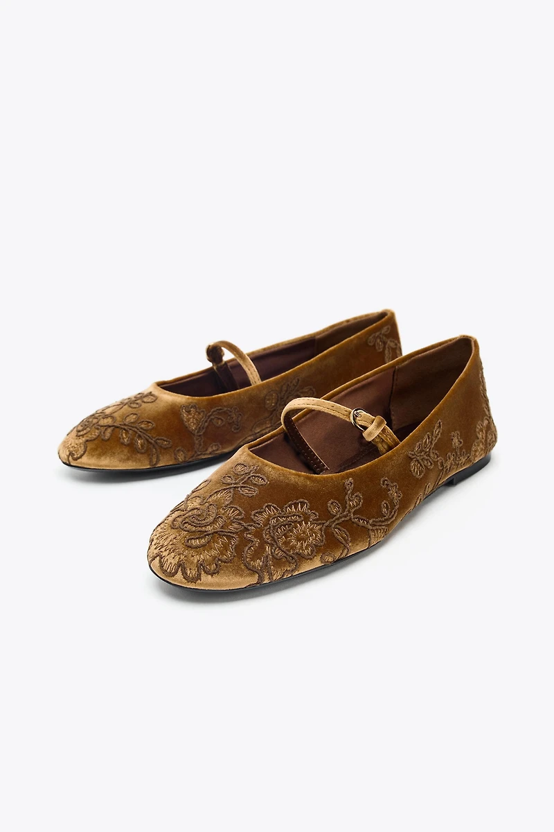 VELVET-EFFECT EMBROIDERED BALLET FLATS