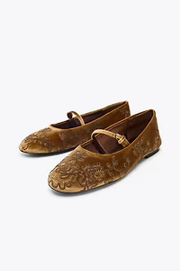 VELVET-EFFECT EMBROIDERED BALLET FLATS