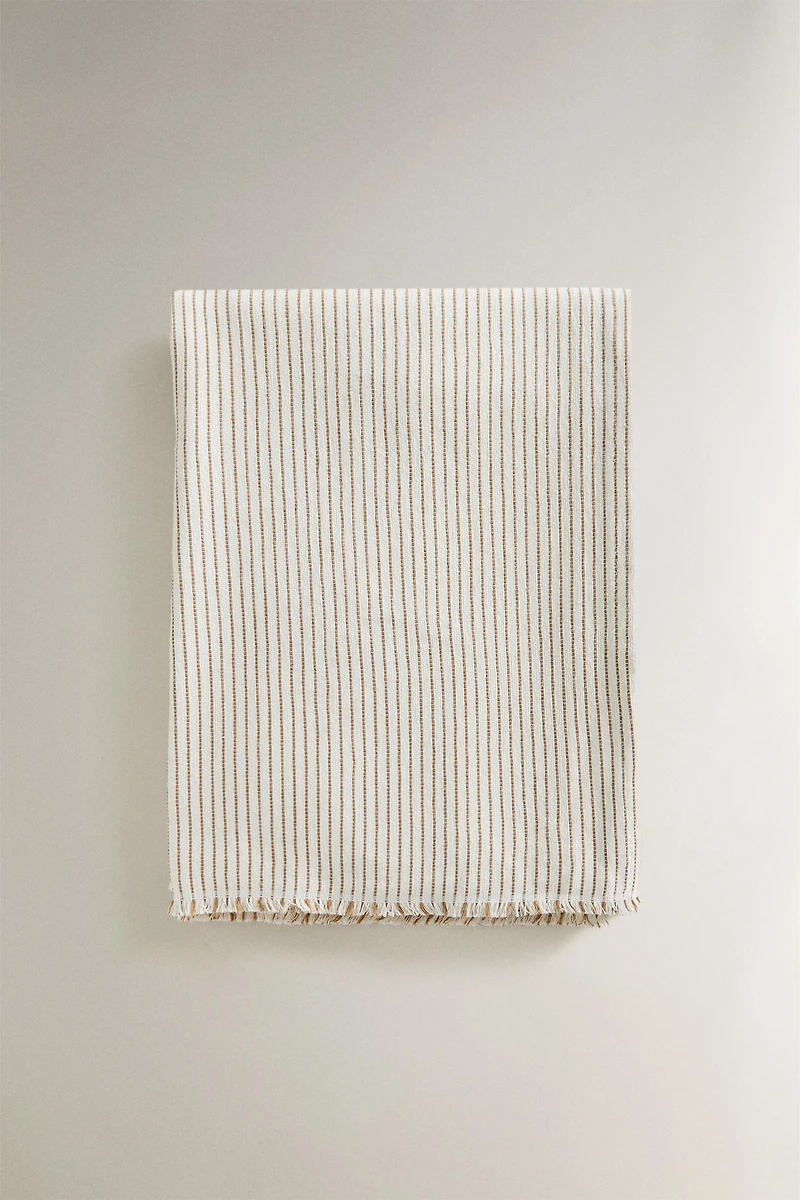 COUVERTURE MULTIFONCTION RAYURES