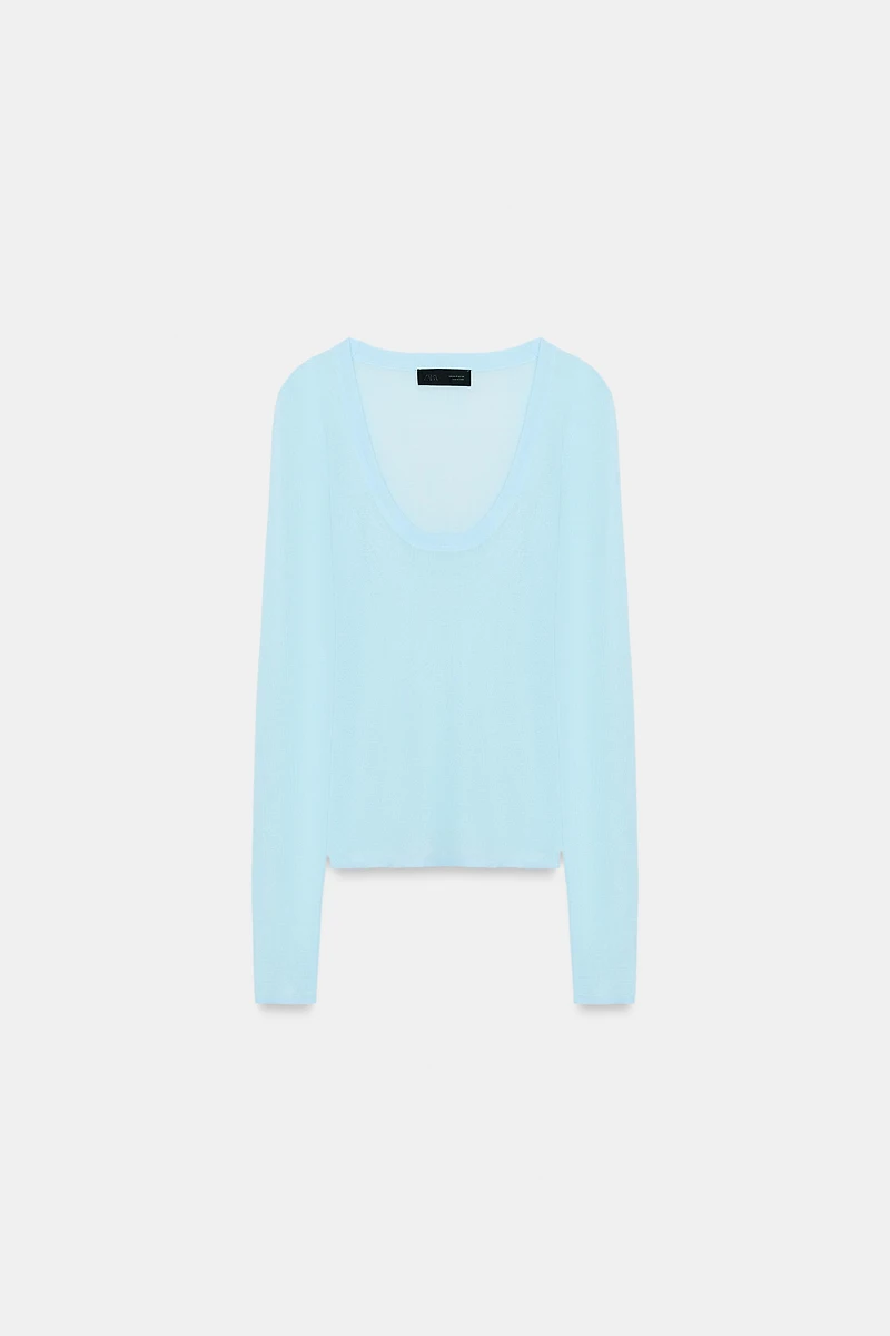EXTRA-FINE KNIT TOP