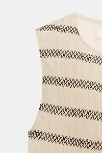 CONTRAST SEAM VEST TOP