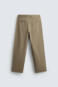 RELAXED FIT PLEATED CHINO PANTS