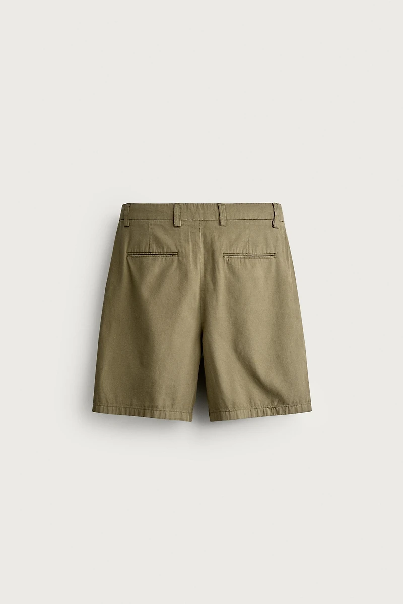 REGULAR FIT PLEATED SHORTS
