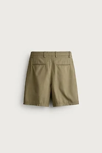 REGULAR FIT PLEATED SHORTS