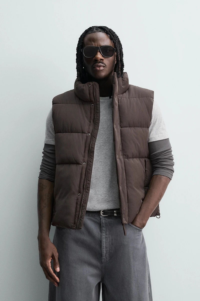 GILET SANS MANCHES MATELASSÉ COUPE COURTE