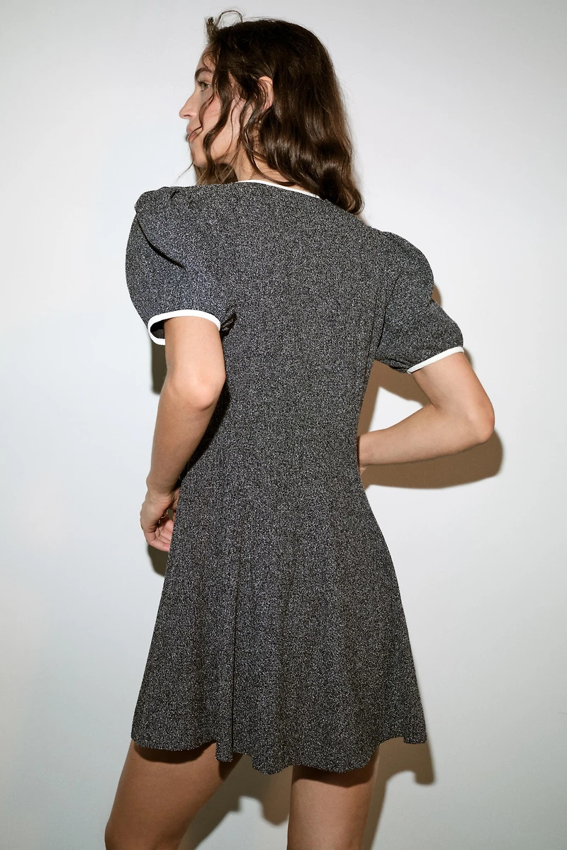 ROBE COURTE À NŒUD