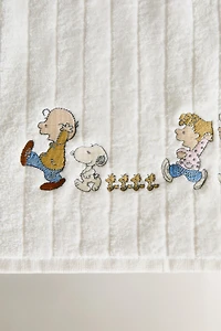 CHILDREN’S VELOUR PEANUTS™ BATH TOWEL