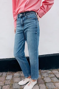 Z1975 HIGH-WAIST MOM FIT JEANS WITH PRESSED CREASE