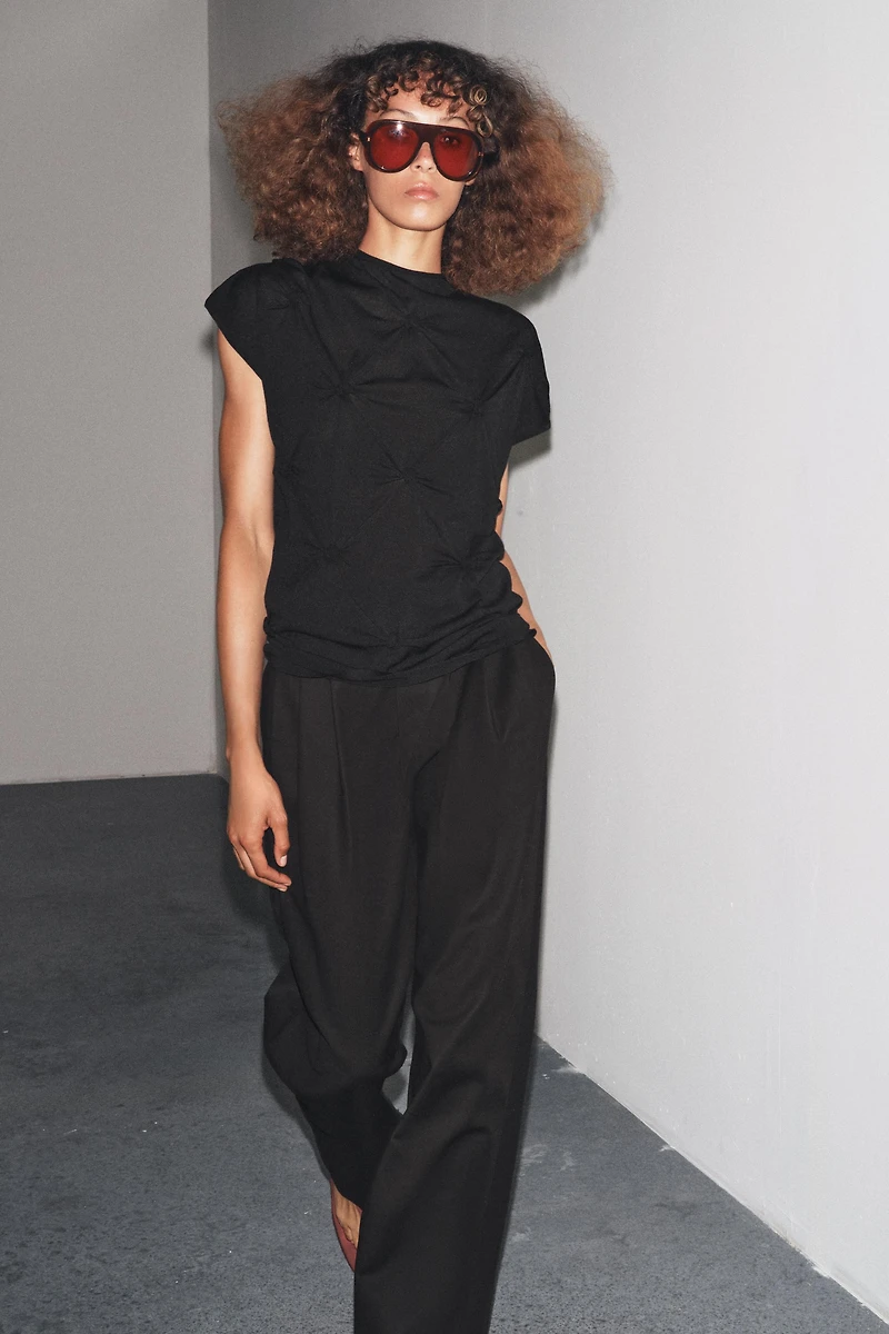 KNOTTED KNIT TOP