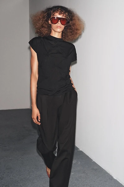 KNOTTED KNIT TOP