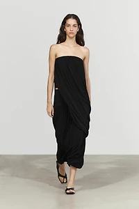 Strapless flowing top