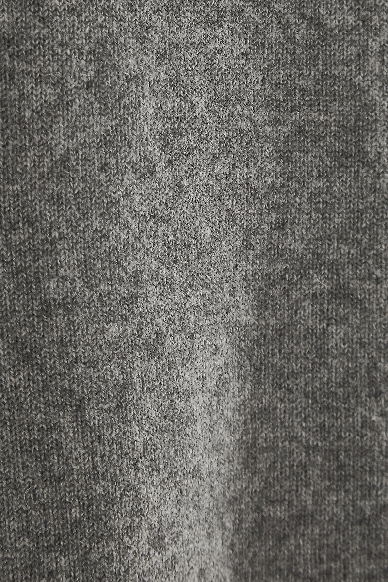 KNIT SWEATER