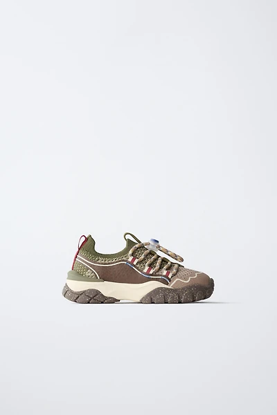 SOCK-STYLE ATHLETIC SNEAKERS