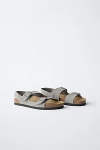 BUCKLE LEATHER SANDALS
