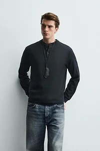 TEXTURED HENLEY COLLAR T-SHIRT