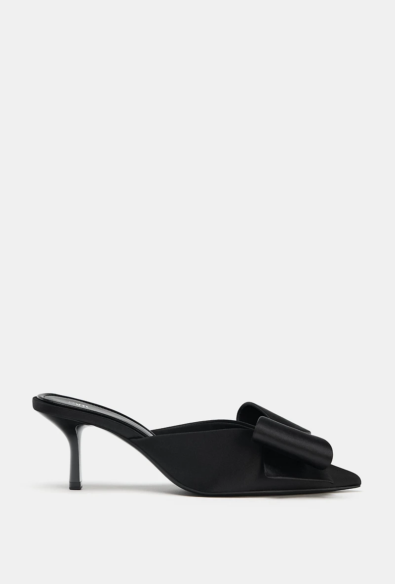 BOW HEELED MULES
