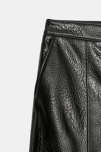 SHORT LONGUE MATIÈRE SYNTHÉTIQUE
