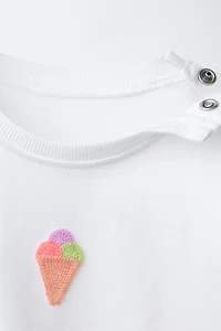 T-SHIRT À PIÈCE EN CROCHET