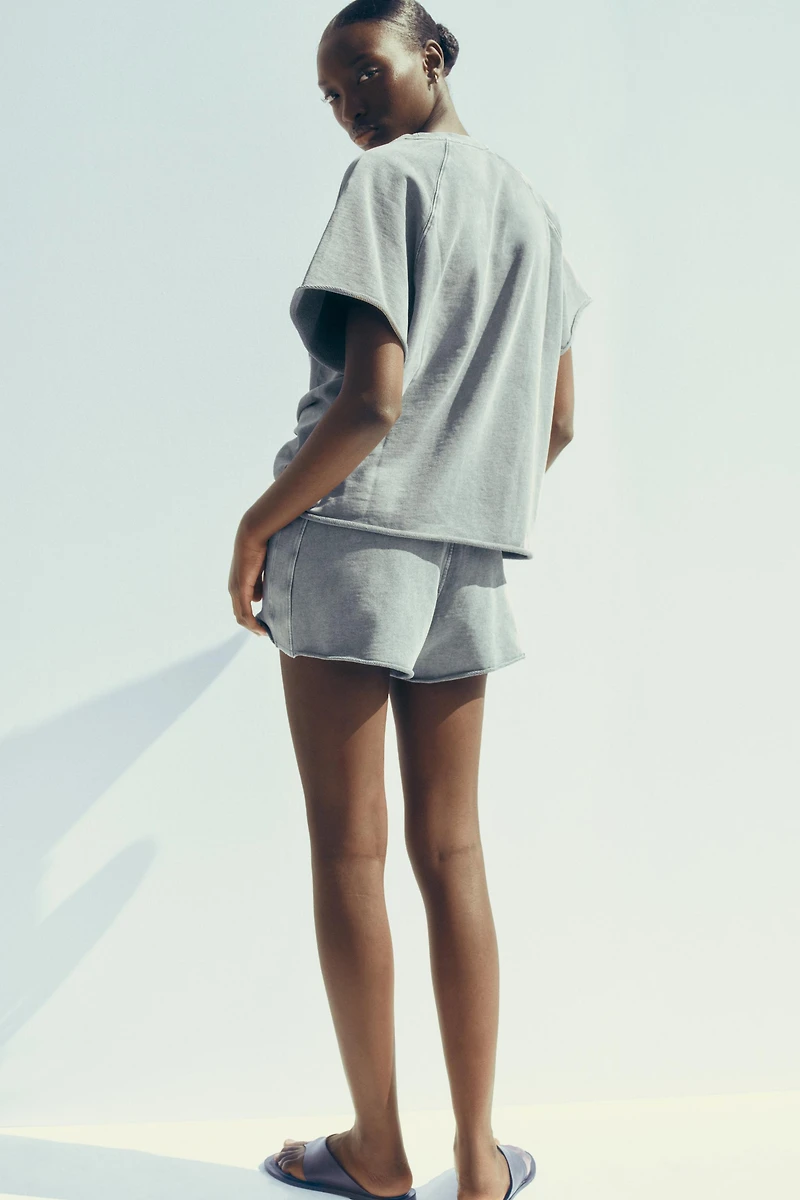 WASHED EFFECT TEXT PLUSH SWEATSHIRT