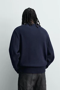 PULL AVEC INSCRIPTION BRODÉE