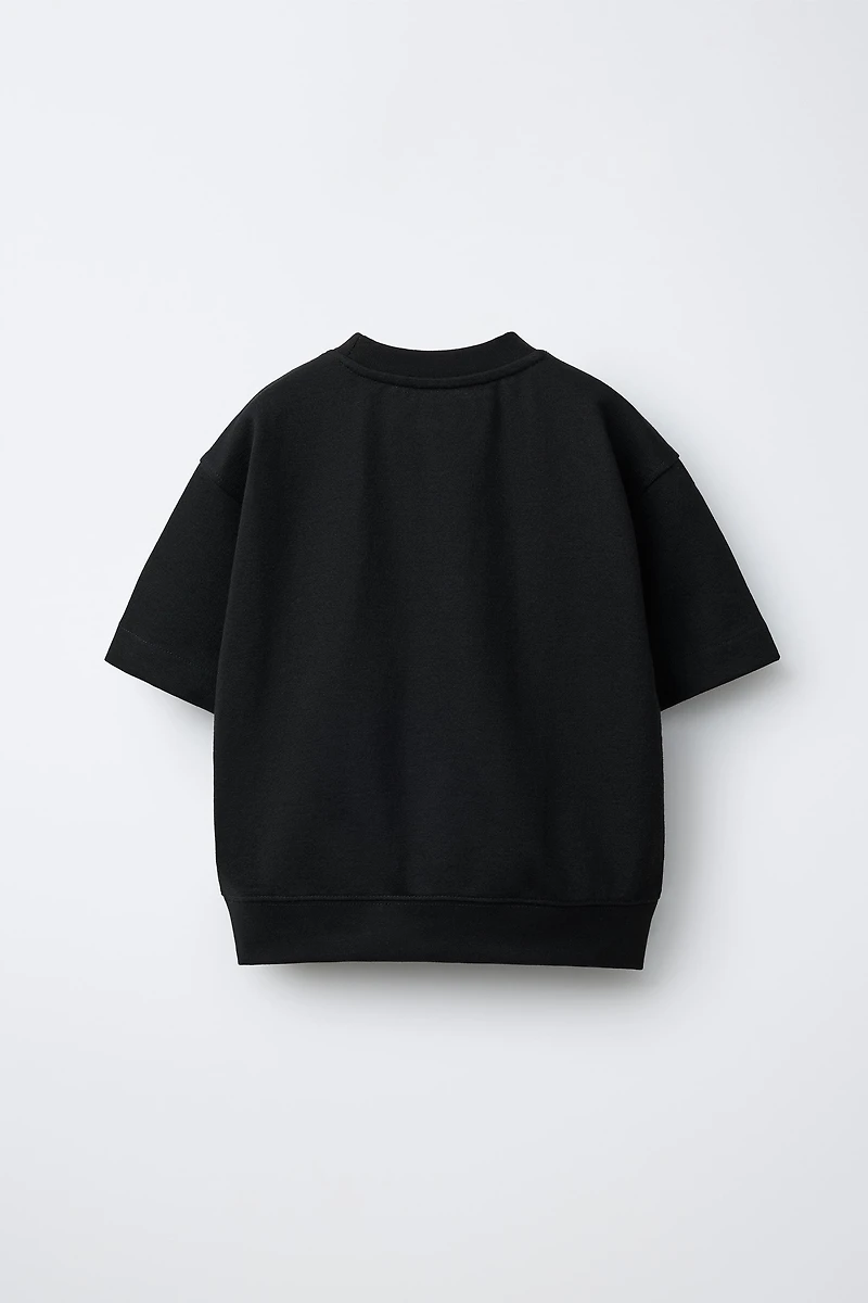 SHORT SLEEVE RAISED TEXT SWEATSHIRT