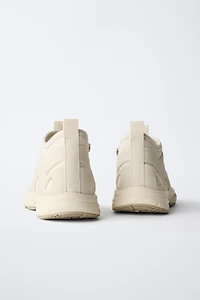 SOCK-STYLE HIGH-TOP SNEAKERS