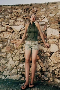 Z1975 MID-RISE FLORAL PRINT SHORTS