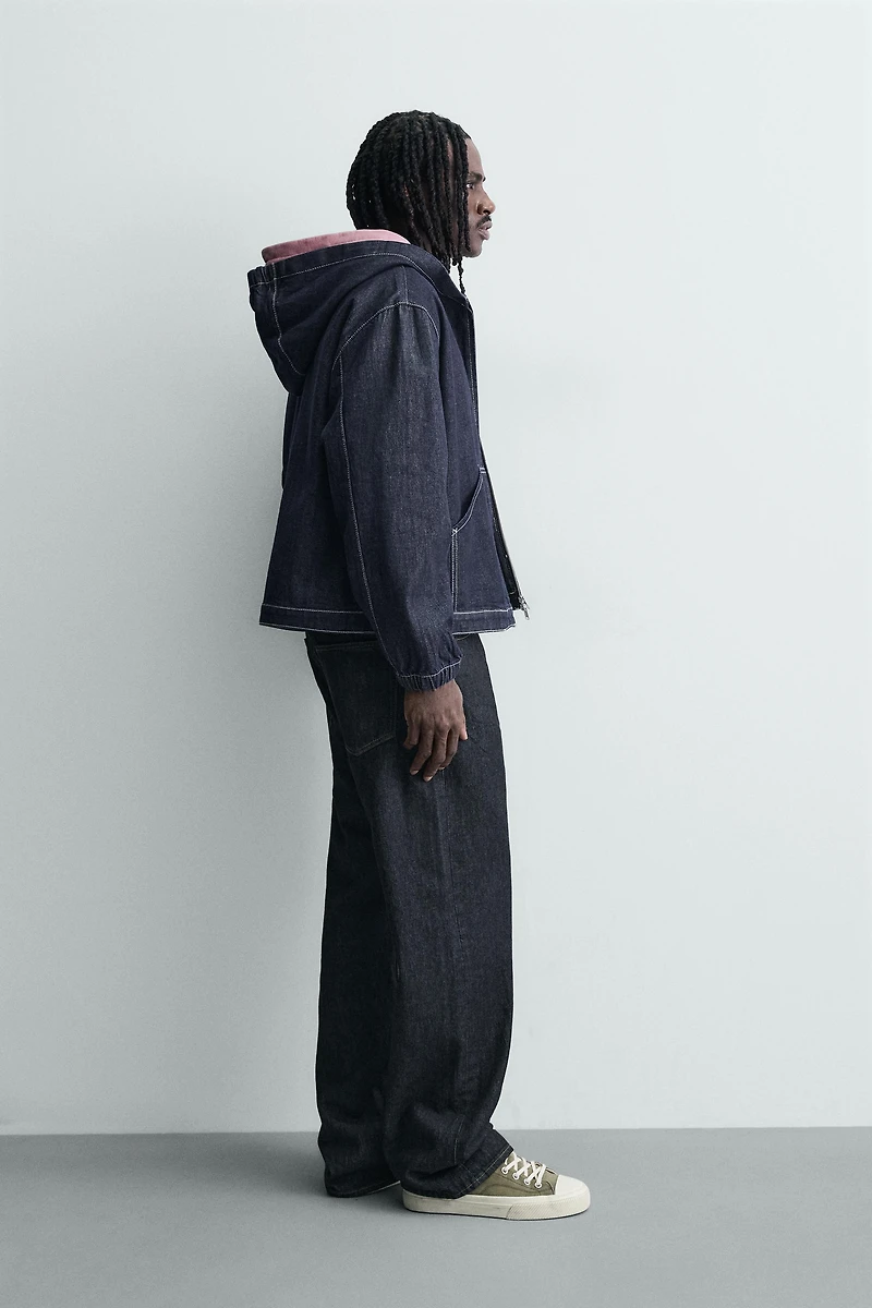 BLOUSON EN DENIM À CAPUCHE ET SURPIQÛRES