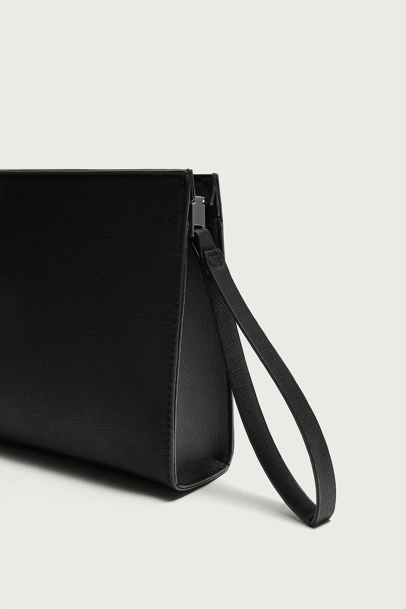 TEXTURED CLUTCH