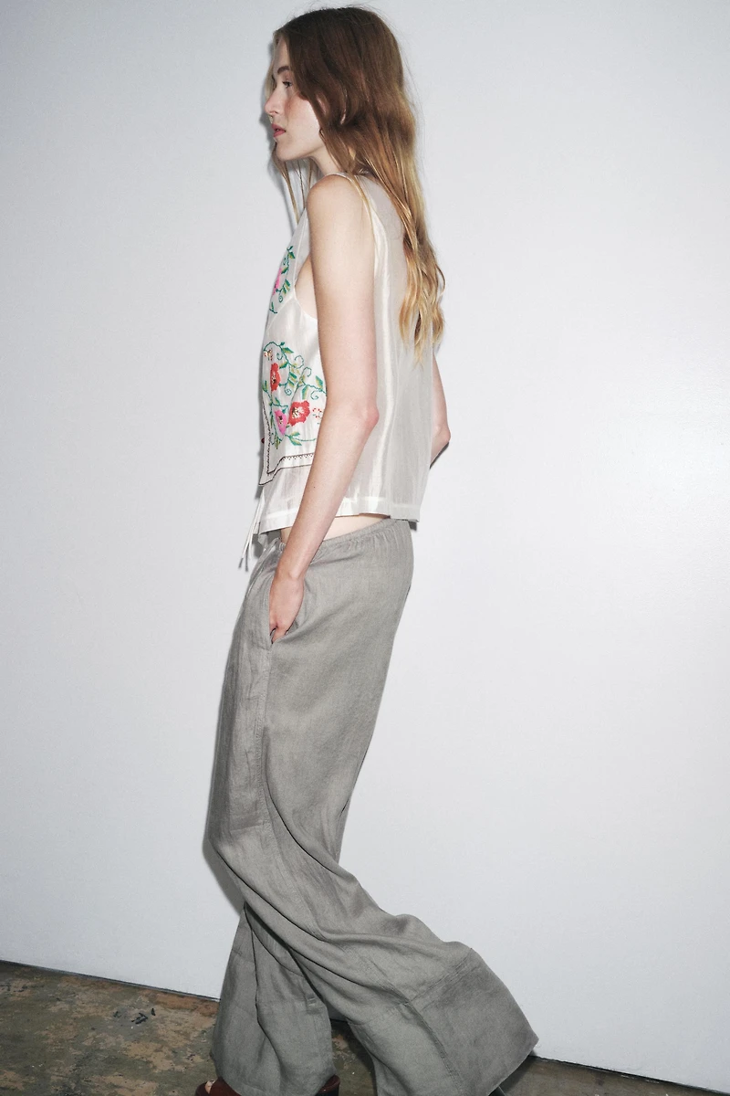 FLORAL EMBROIDERED TOP