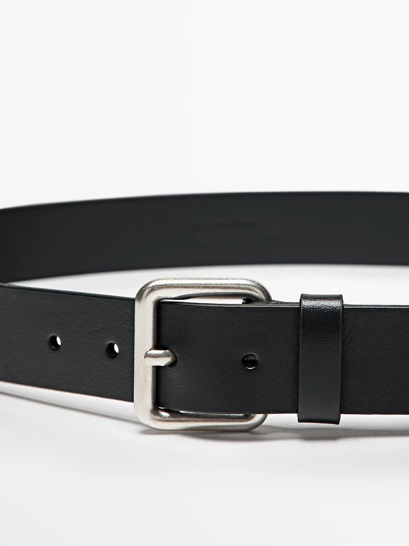 Leather belt with metallic buckle