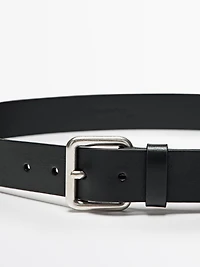 Leather belt with metallic buckle