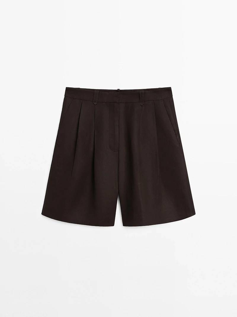 Pleated Bermuda shorts