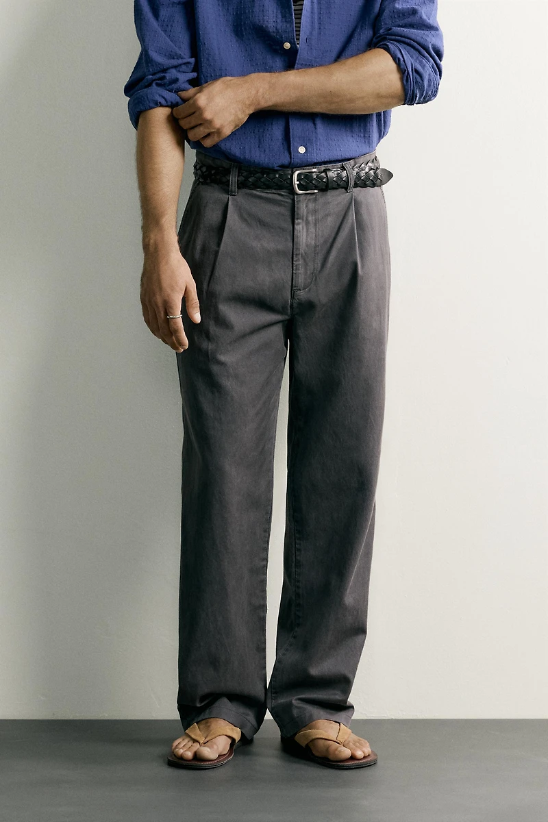 RELAXED FIT PLEATED CHINO PANTS