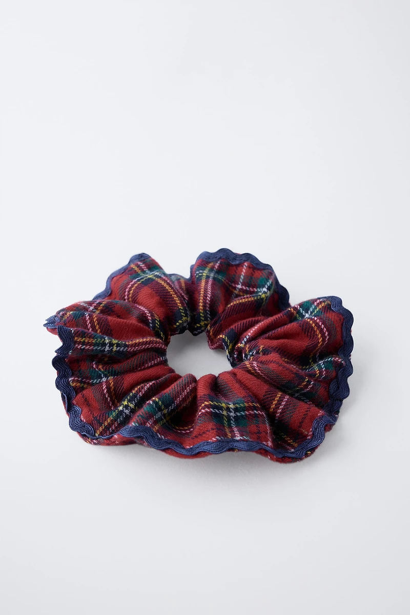TWO-PACK FLANNEL PLAID SCRUNCHIES
