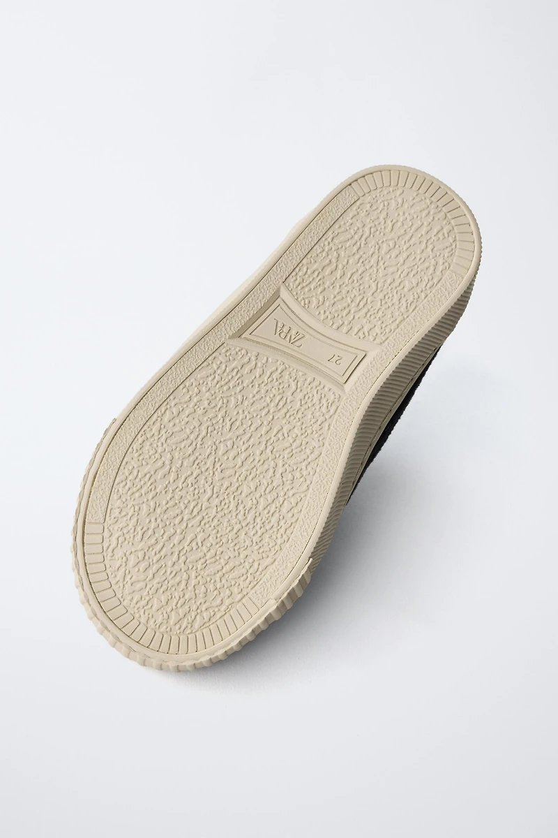 TENNIS EN COTON CÔTELÉ AVEC INTÉRIEUR MOUTONNÉ