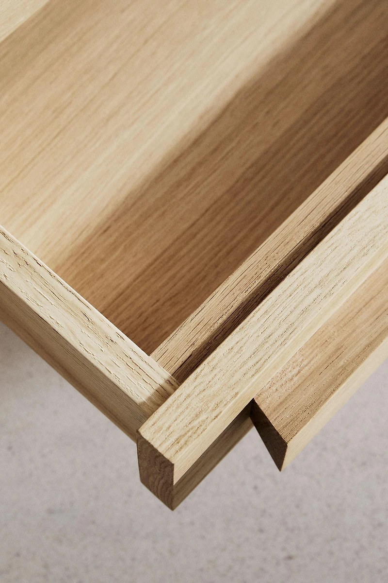 DESK 02