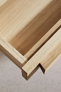 DESK 02