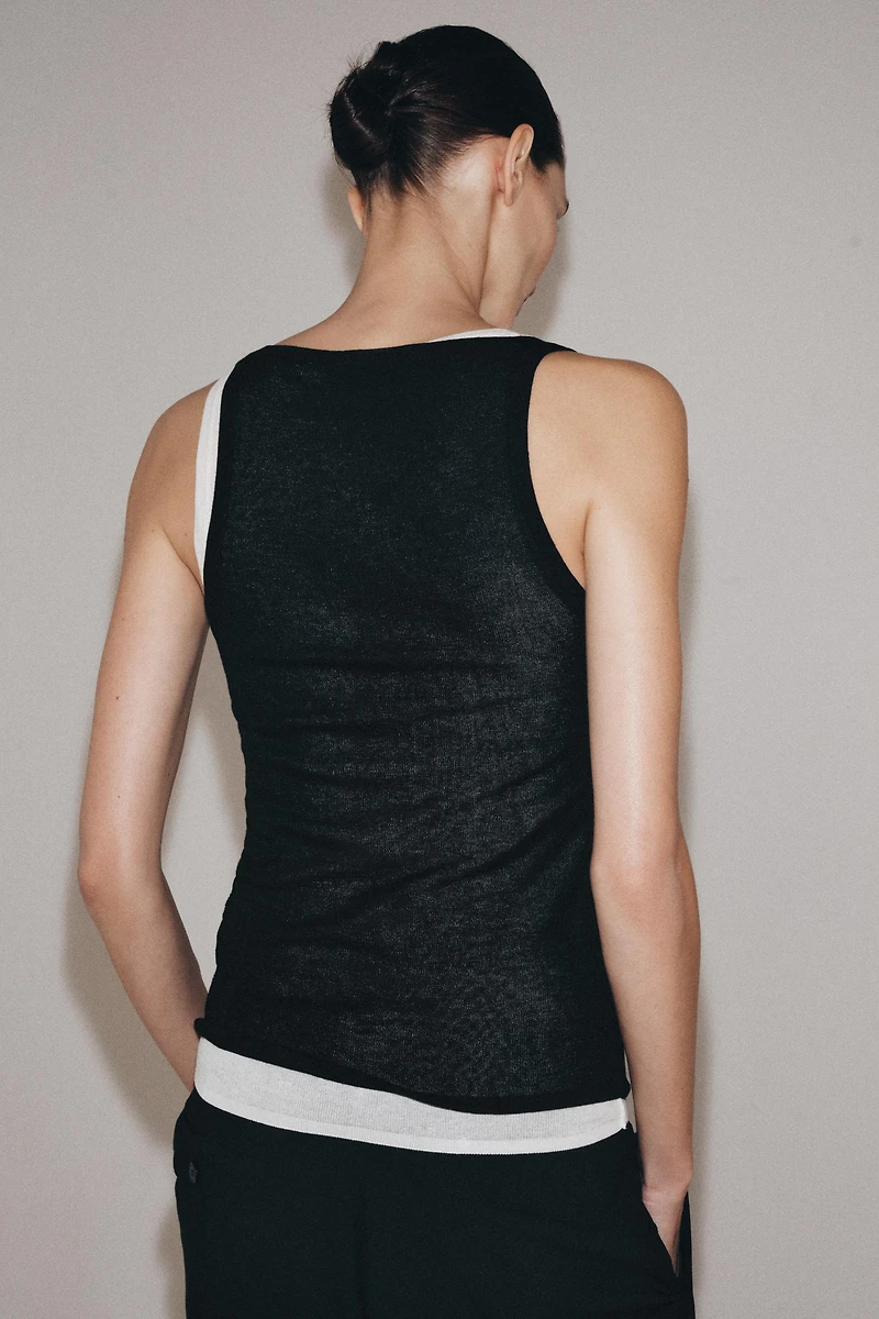 FINE KNIT SLEEVELESS TOP