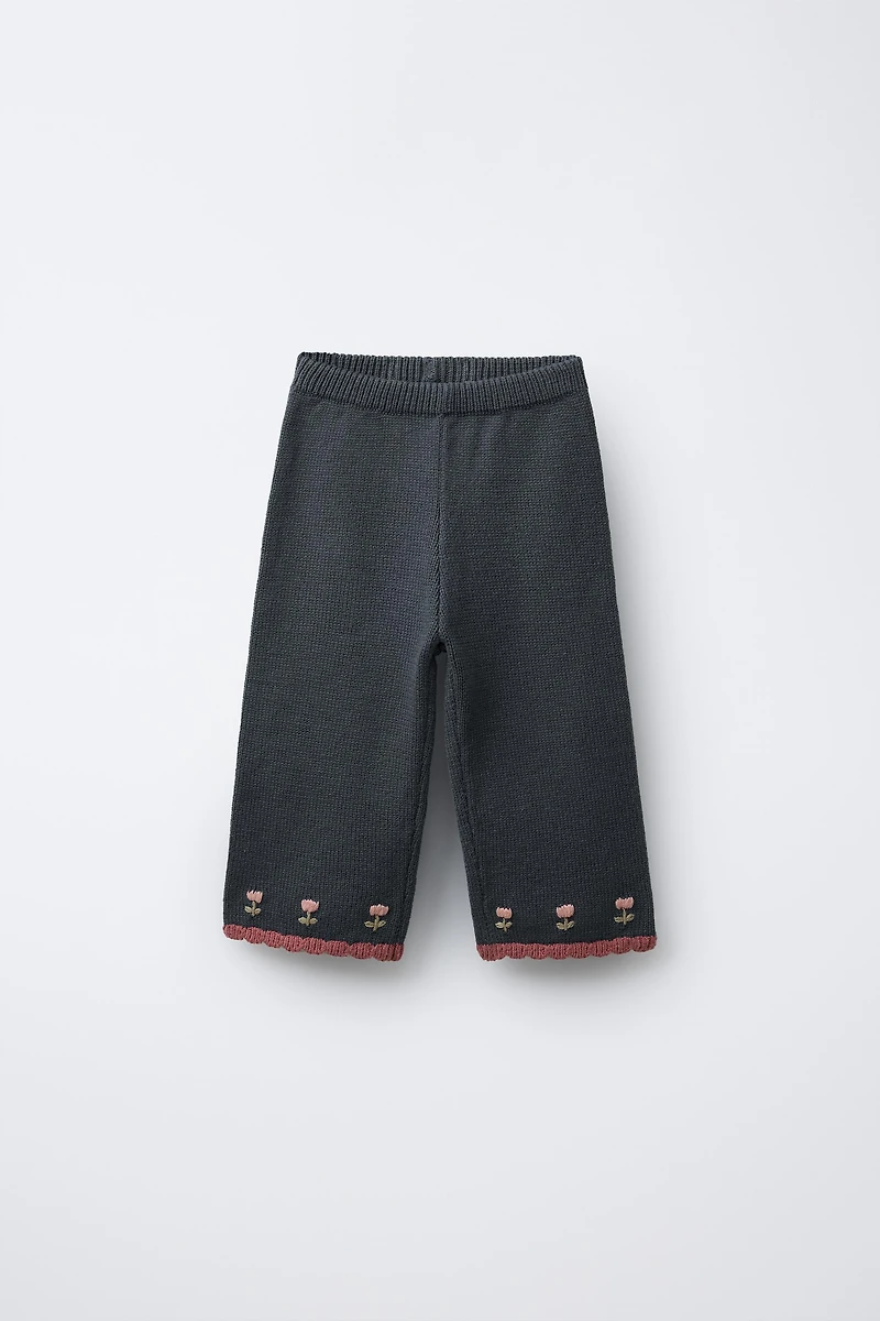 PANTALON JUPE-CULOTTE EN MAILLE FLEURS BRODÉES