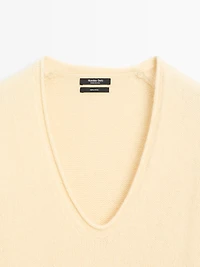 Pull en maille de laine à col V