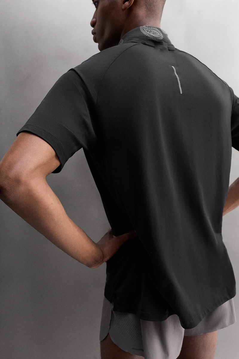 TEXTURED TRAINING T-SHIRT