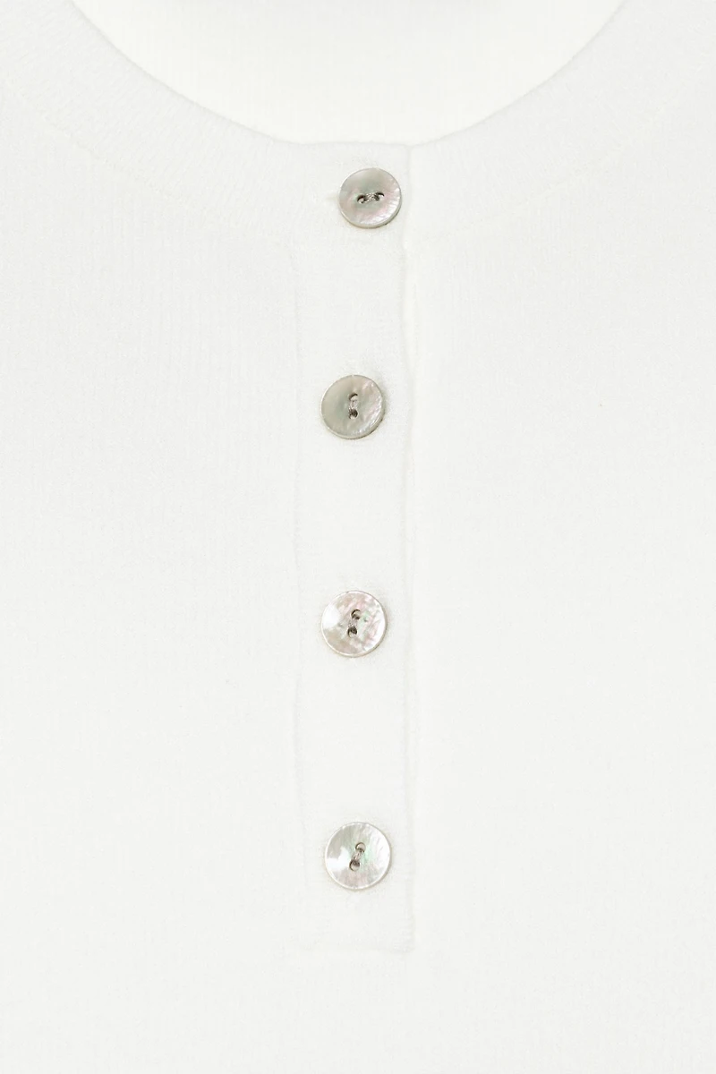 TOP EN MAILLE À BOUTONS