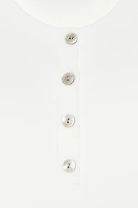 TOP EN MAILLE À BOUTONS