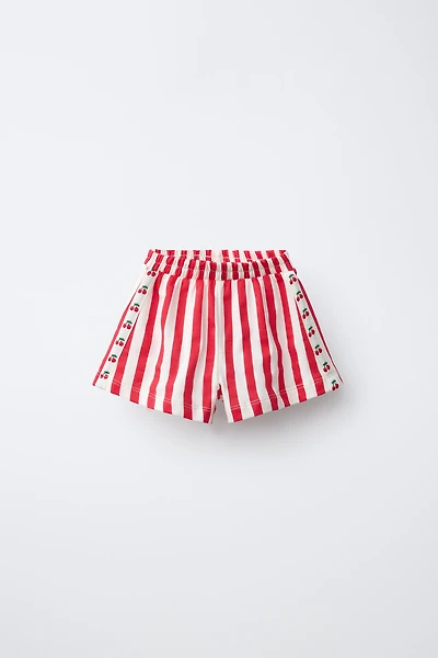 SHORT À RAYURES ET BANDES