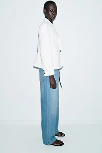VESTE AJUSTÉE ÉPAULES MARQUÉES
