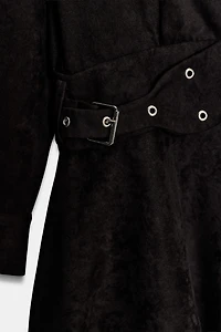 ROBE COURTE EFFET DAIM AVEC CEINTURE