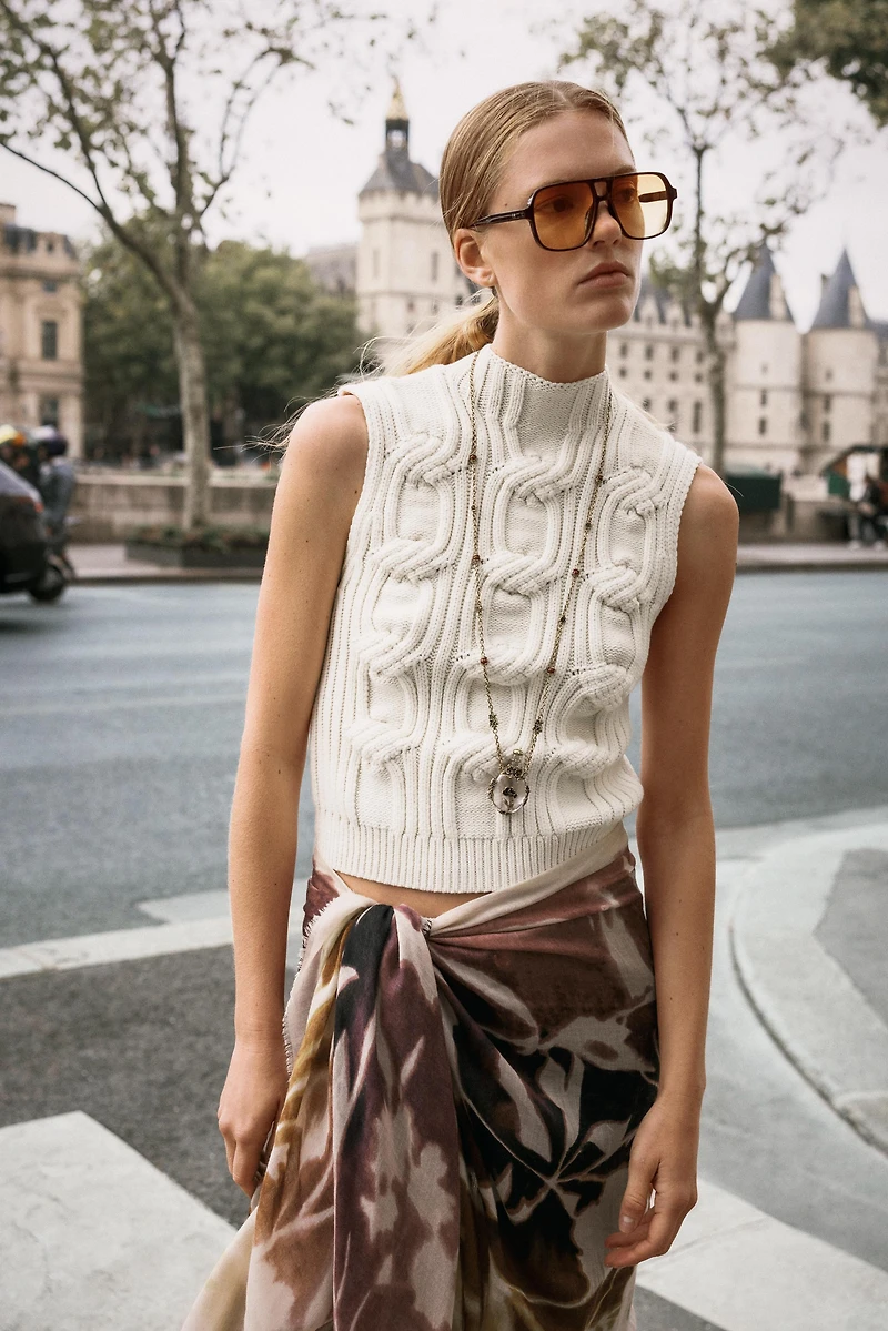 CABLE KNIT VEST TOP